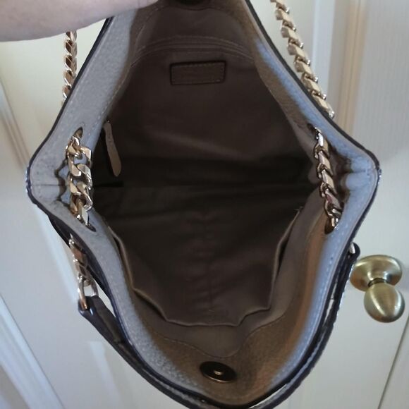 Tan pebbled leather purse shoulder bag or crossbody bag w gold tone chain strap - Picture 7 of 8